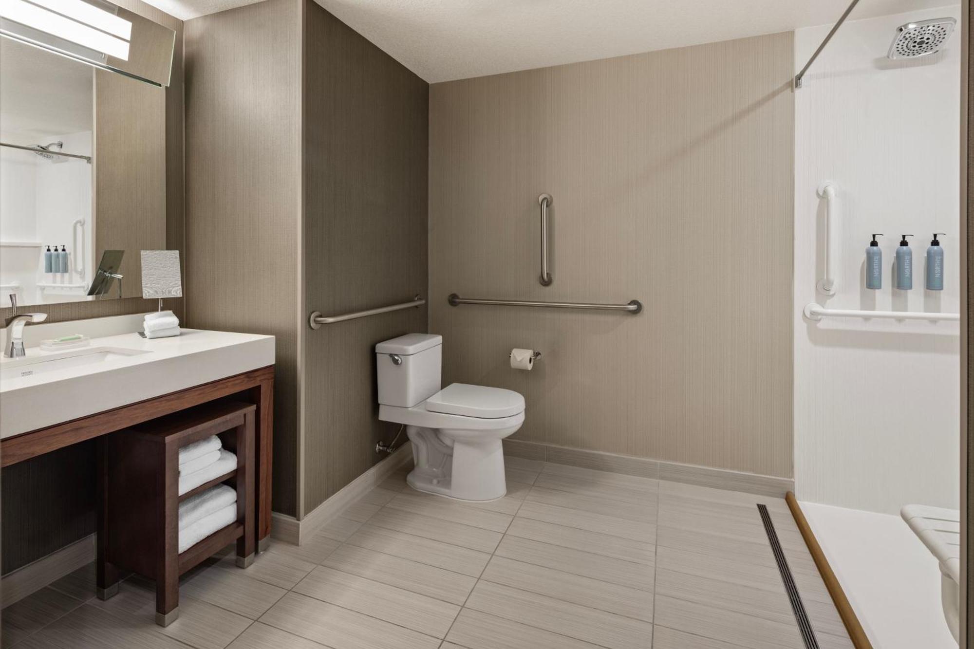 Courtyard By Marriott Minneapolis West Saint Louis Park Bagian luar foto